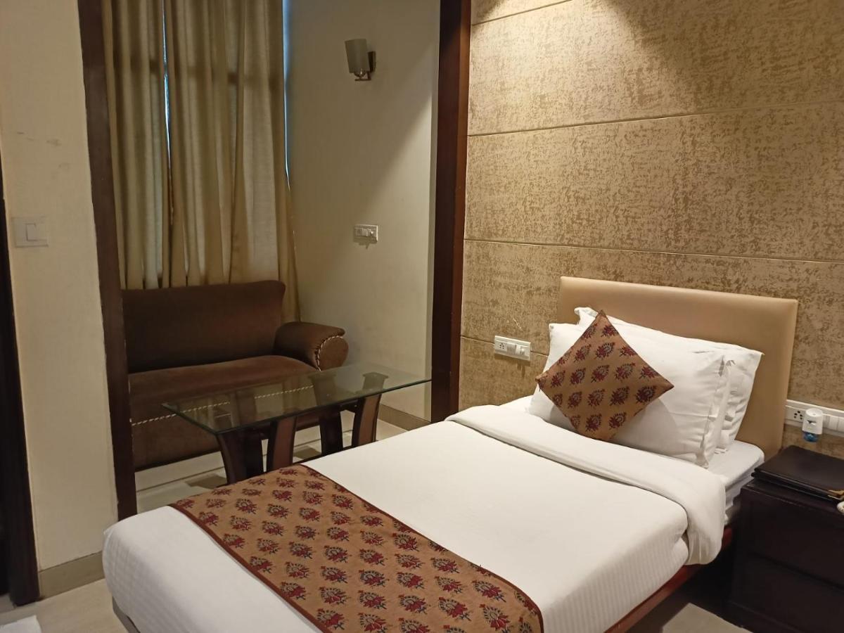 Cosy Grand, Chanakyapuri By The Cosy Hotel