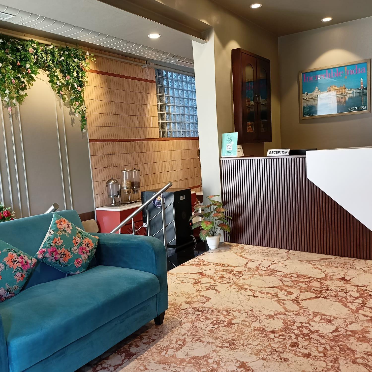 Hotel Cosy Grand, Chanakyapuri By The Cosy 4*