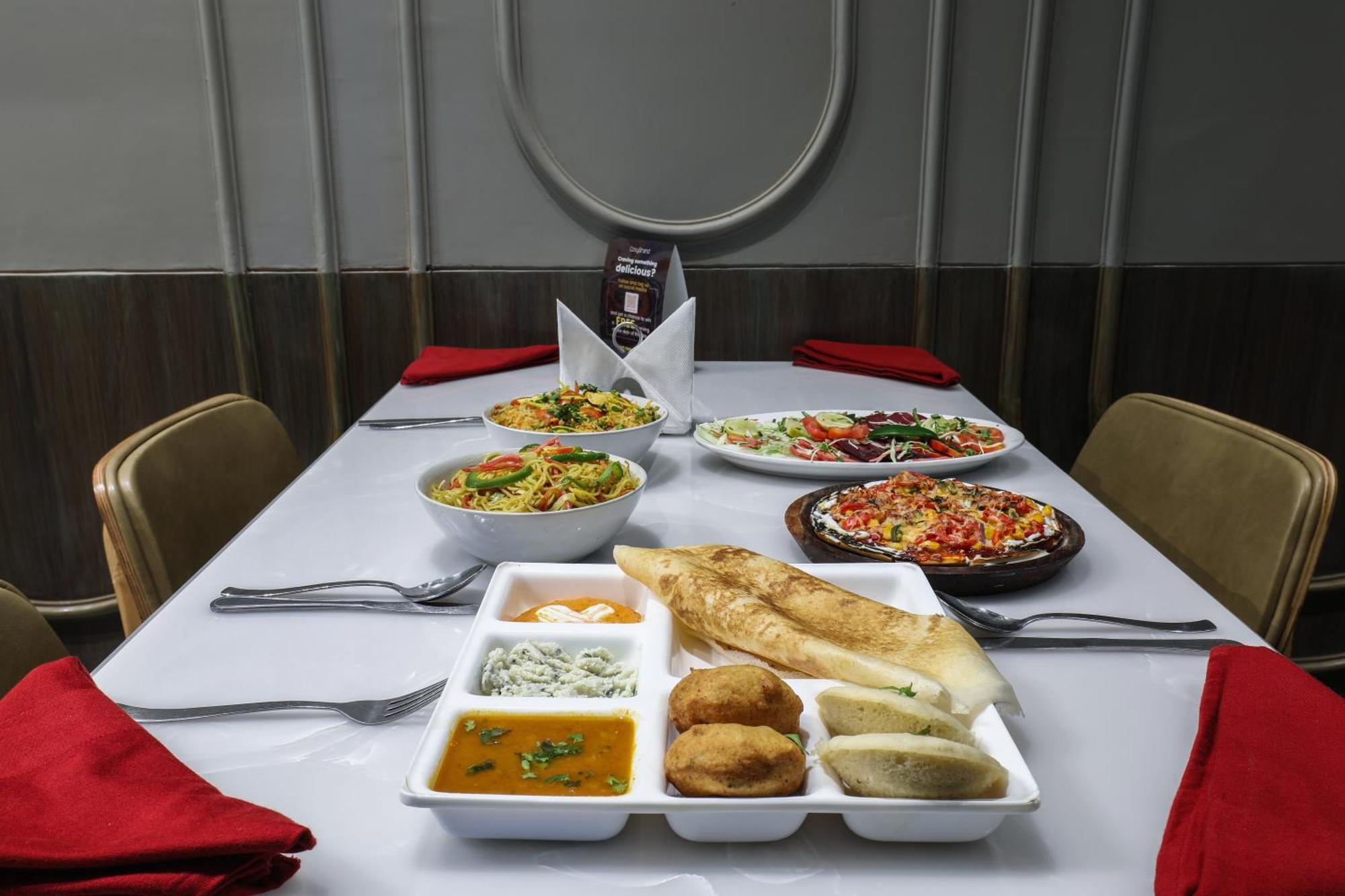 Hotel Cosy Grand, Chanakyapuri By The Cosy 4*