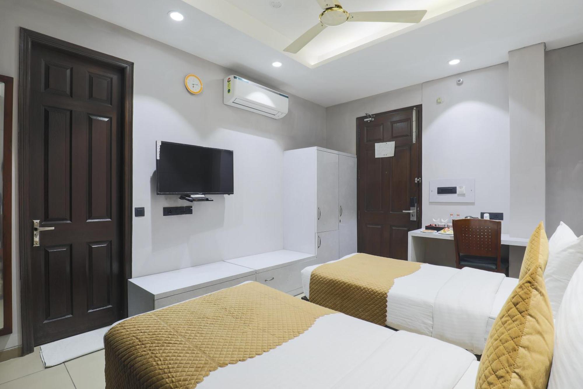 Hotel Cosy Grand, Chanakyapuri By The Cosy 4*