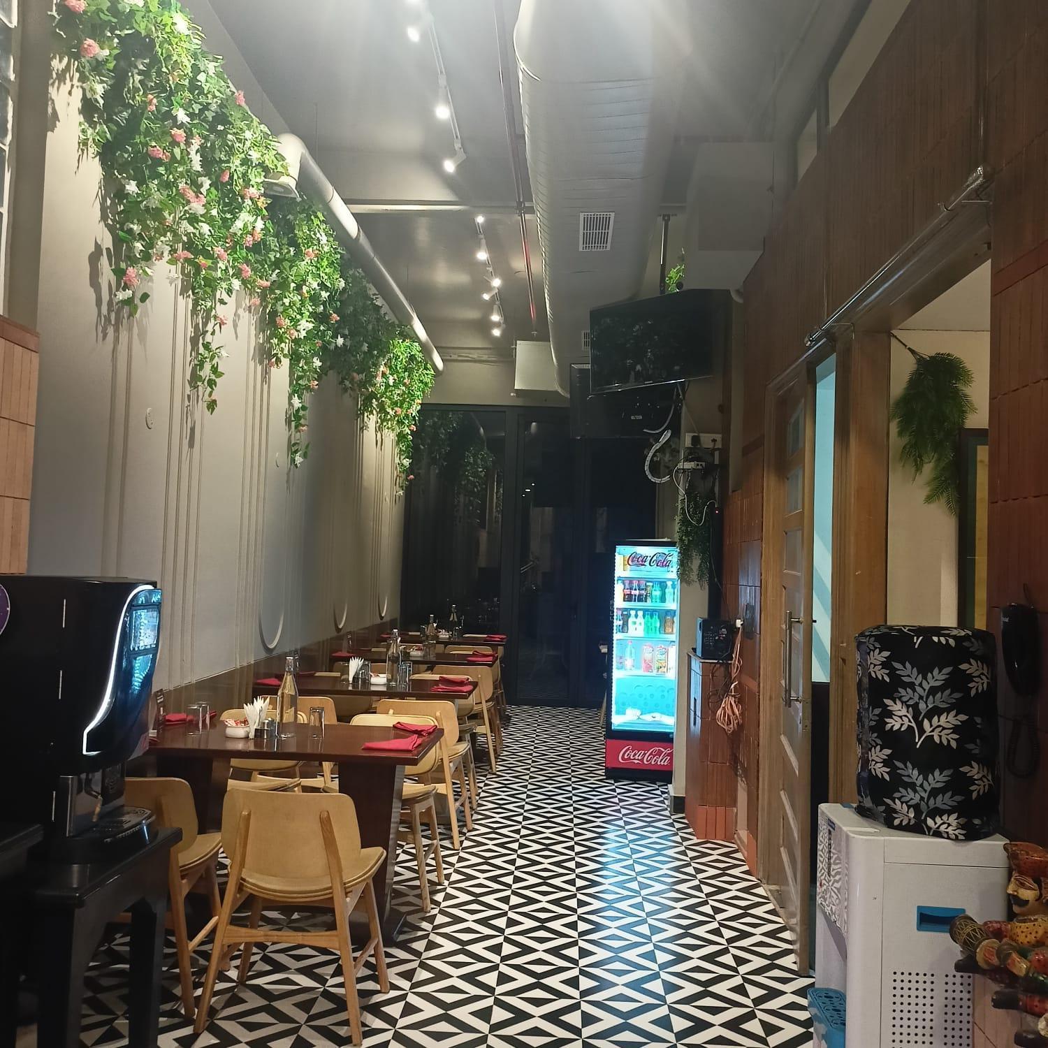 Hotel Cosy Grand, Chanakyapuri By The Cosy