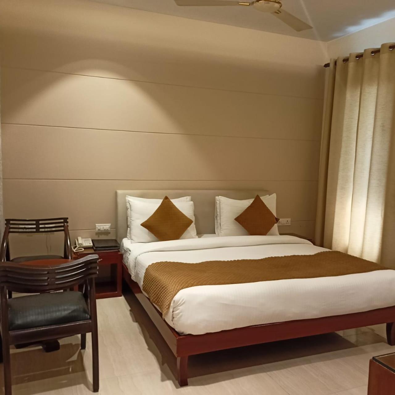 Cosy Grand, Chanakyapuri By The Cosy