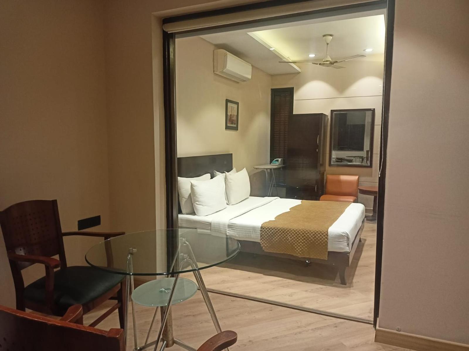 Cosy Grand, Chanakyapuri By The Cosy