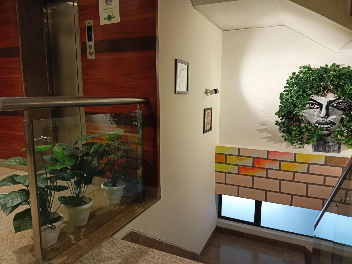 Hotel Cosy Grand, Chanakyapuri By The Cosy