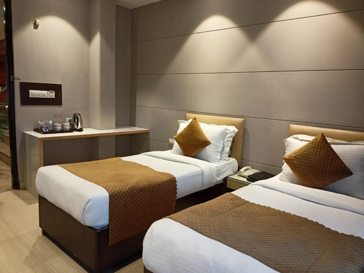 Hotel Cosy Grand, Chanakyapuri By The Cosy 4*