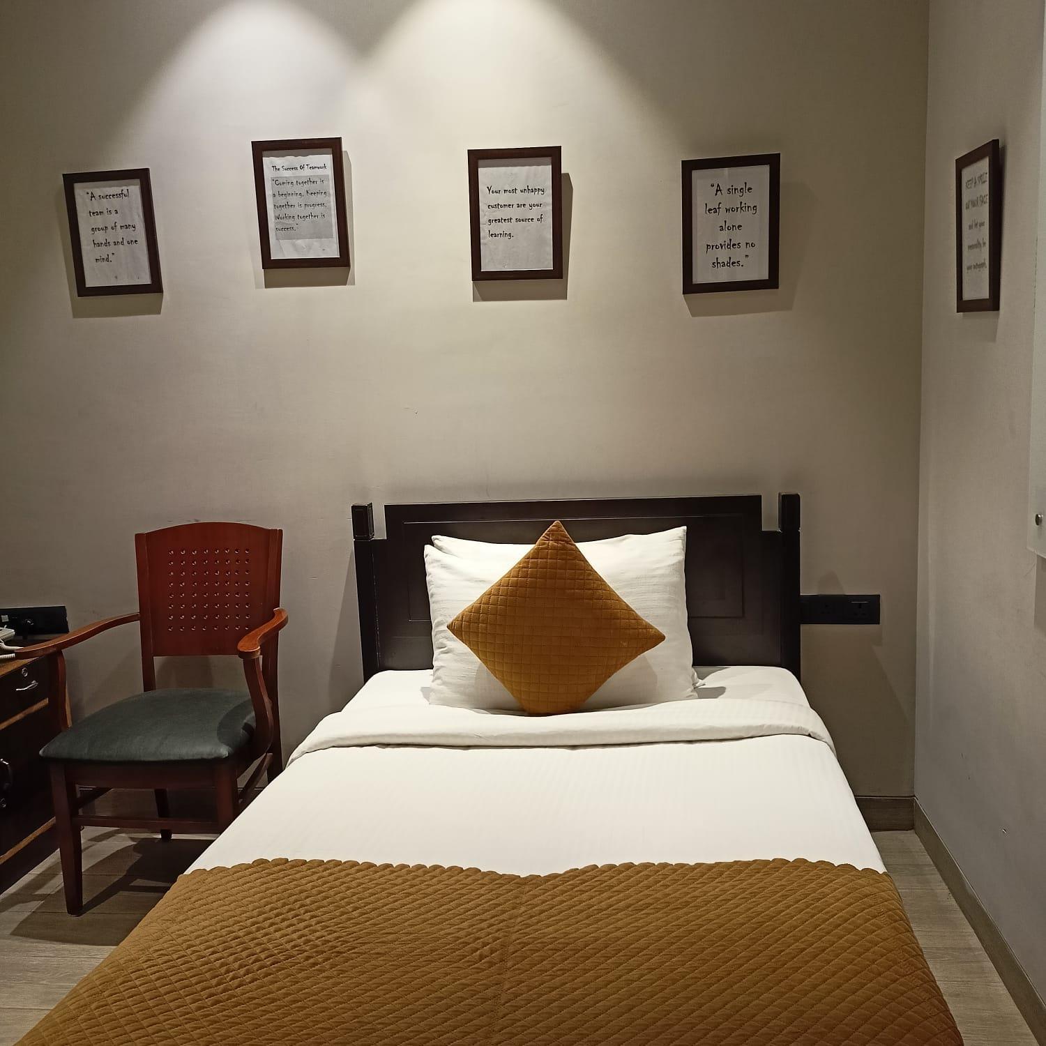 होटल Cosy Grand, Chanakyapuri By The Cosy 4*