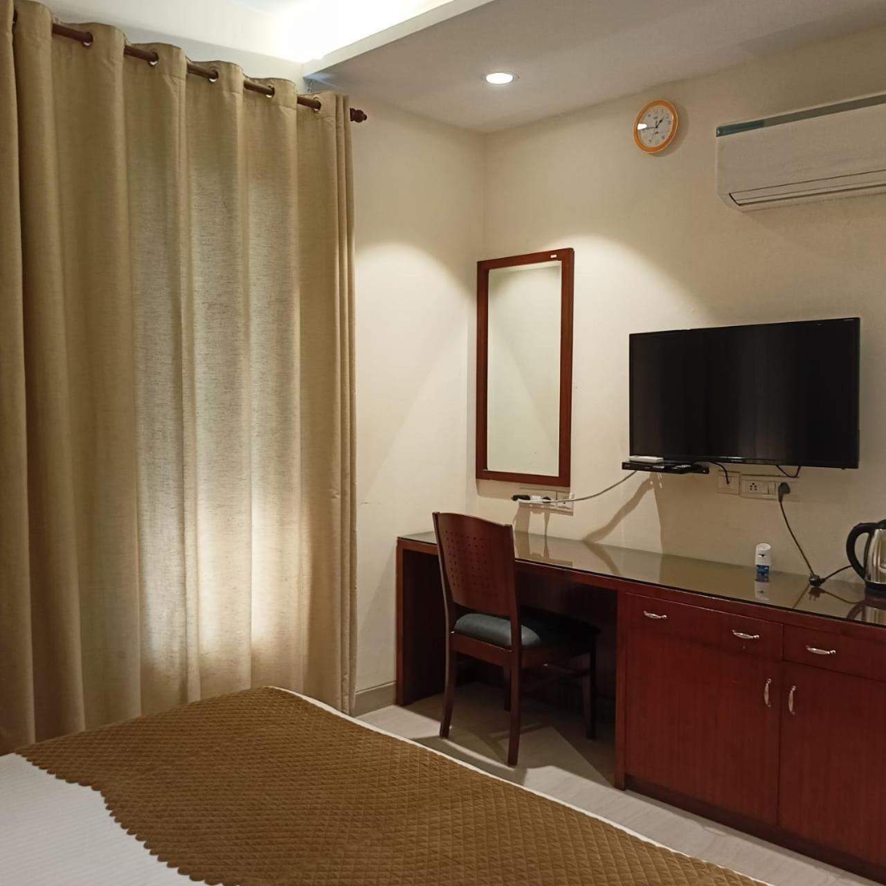 Cosy Grand, Chanakyapuri By The Cosy Hotel New Delhi