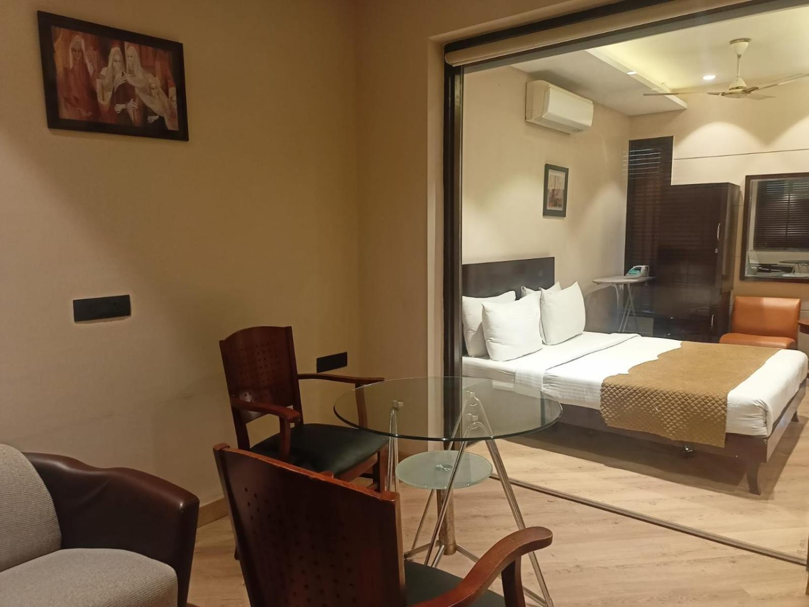 Hotel Cosy Grand, Chanakyapuri By The Cosy