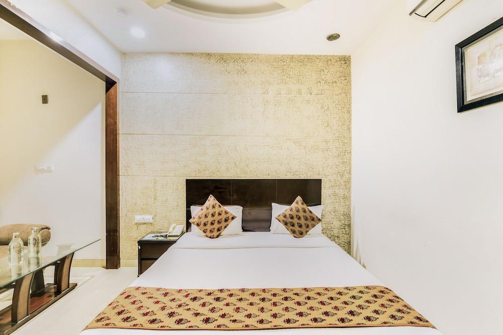 Hotel Cosy Grand, Chanakyapuri By The Cosy 4*