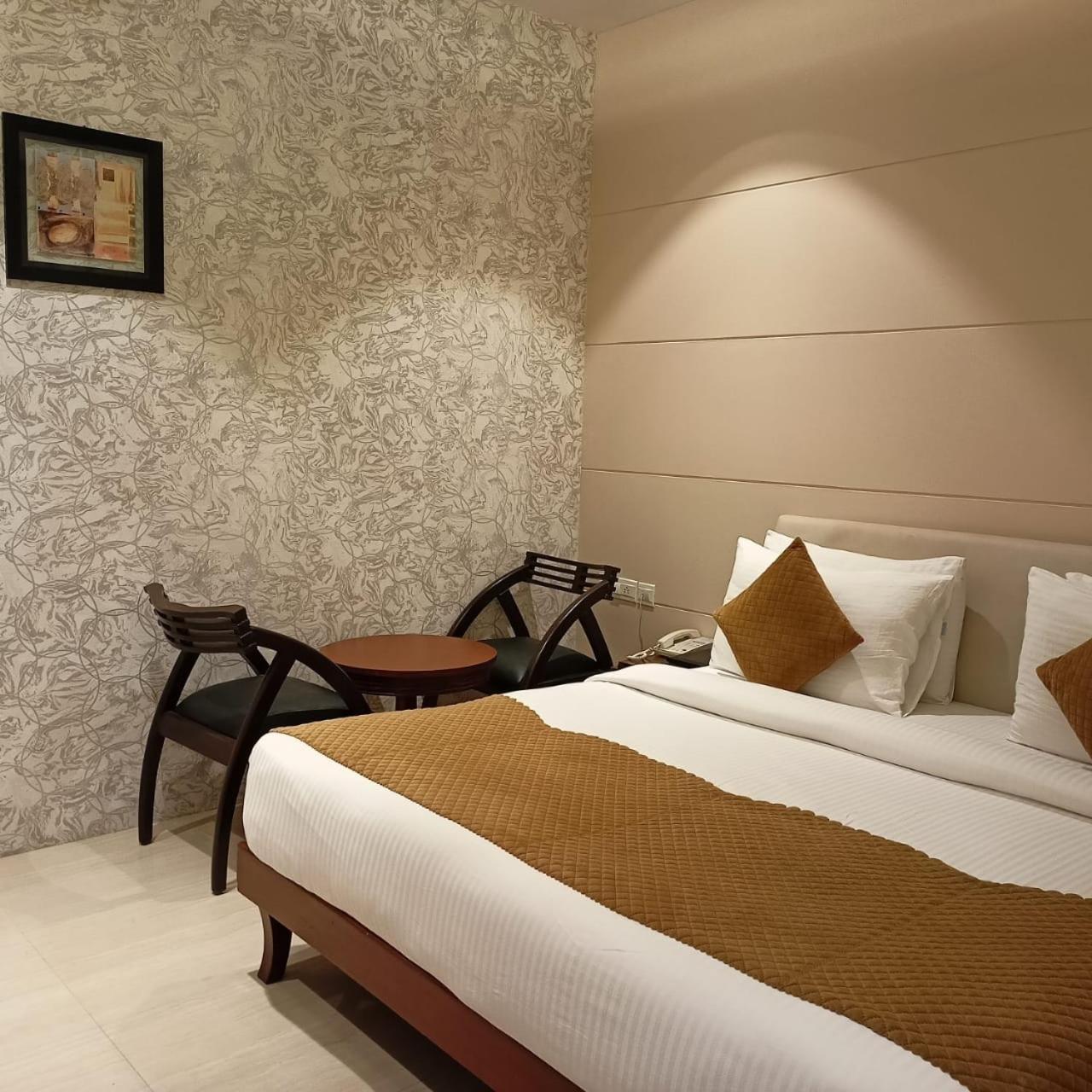 Hotel Cosy Grand, Chanakyapuri By The Cosy 4*